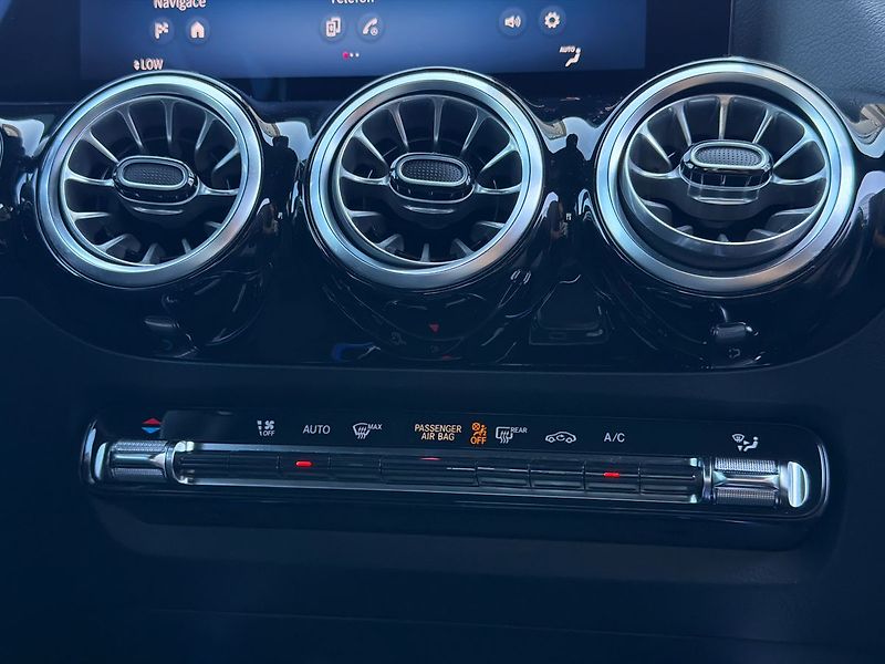 Mercedes-Benz GLA 200 d AMG Style Edition - fotka 30 z 36