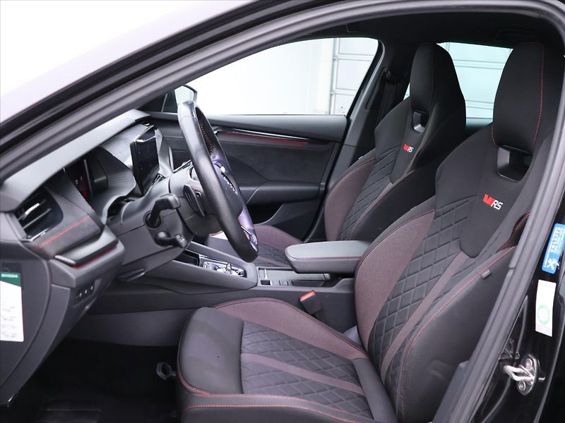 Škoda Octavia 2,0 TDI RS 4x4 DSG First Editi - fotka 11 z 33