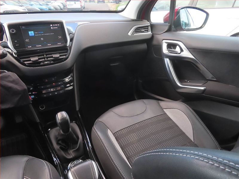 Peugeot 2008 (2017) 1.6 BlueHDi, Navi, Tempomat - fotka 8 z 20