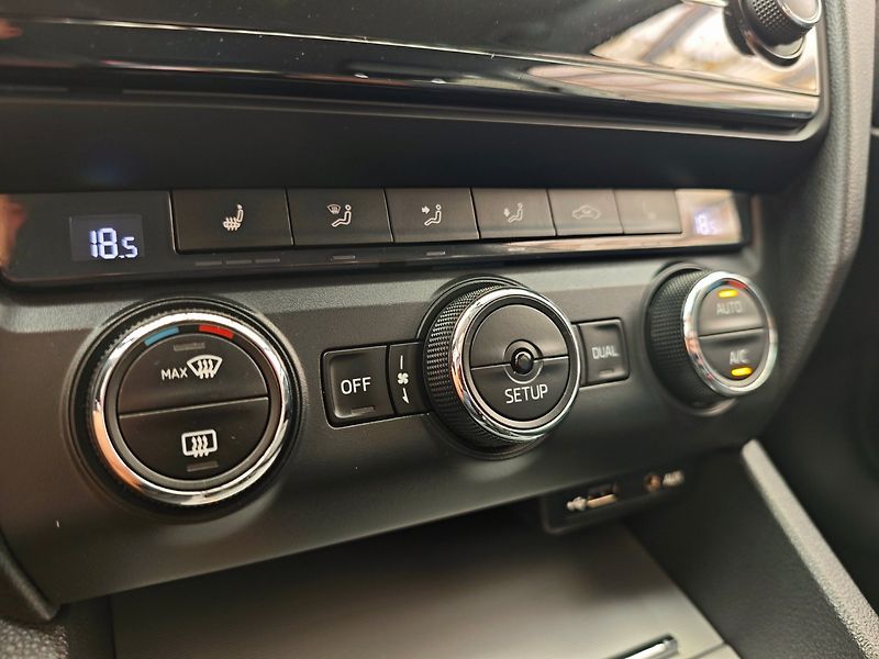 Škoda Octavia (2013) 1.4 TSi Elegance Tempomat - fotka 26 z 42