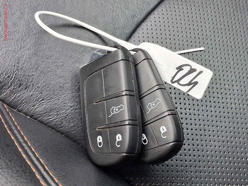 Jeep Compass (2018) 1.4T, Limited, navi - fotka 19 z 19