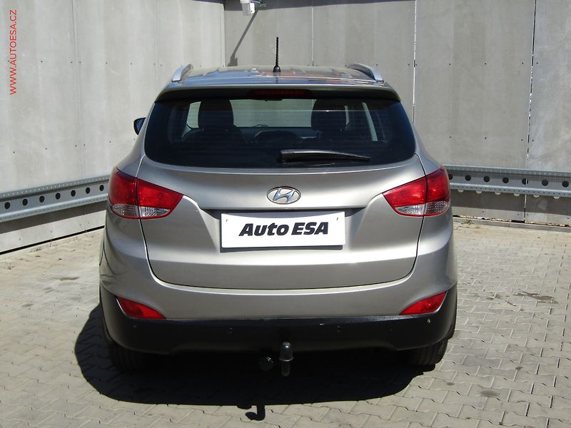 Hyundai ix35 (2011) 1.6 GDi, ČR, AC, TZ, park - fotka 5 z 17