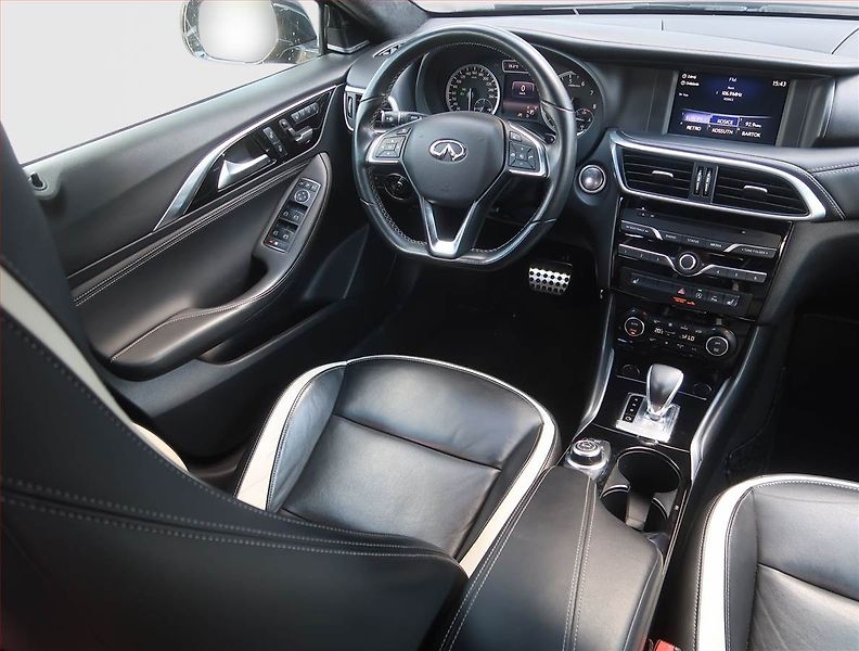 Infiniti Q30 (2019) 1.6t, Automat, Serv.kniha - fotka 7 z 22