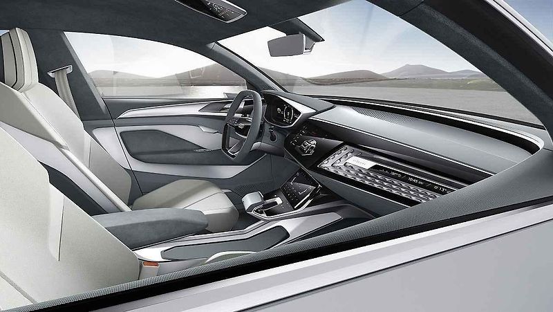 Koncept Audi e-tron Sportback.