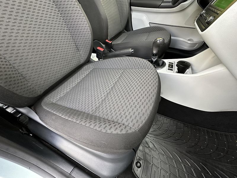 Škoda Fabia (2011) KOMBI 1.2TSI/63kW *KLIMA/TZ*  - fotka 15 z 28