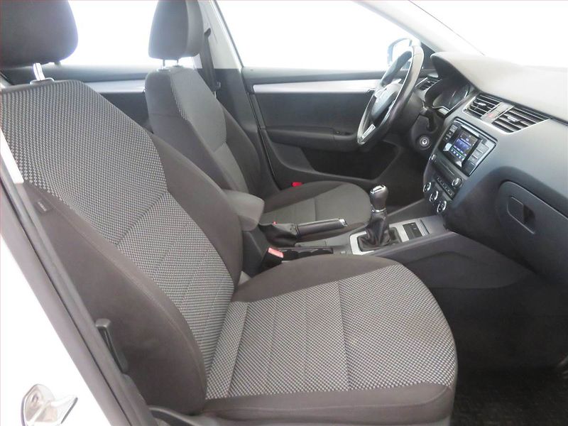 Škoda Octavia (2016) Ambition 1.6 TDI, Tempomat - fotka 9 z 15