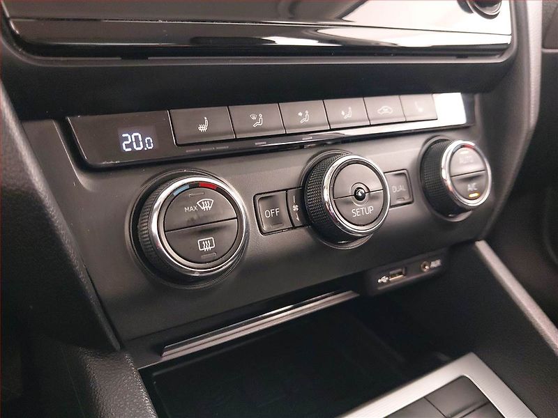 Škoda Octavia (2014) Elegance 1.4 TSI, Tempomat - fotka 13 z 19