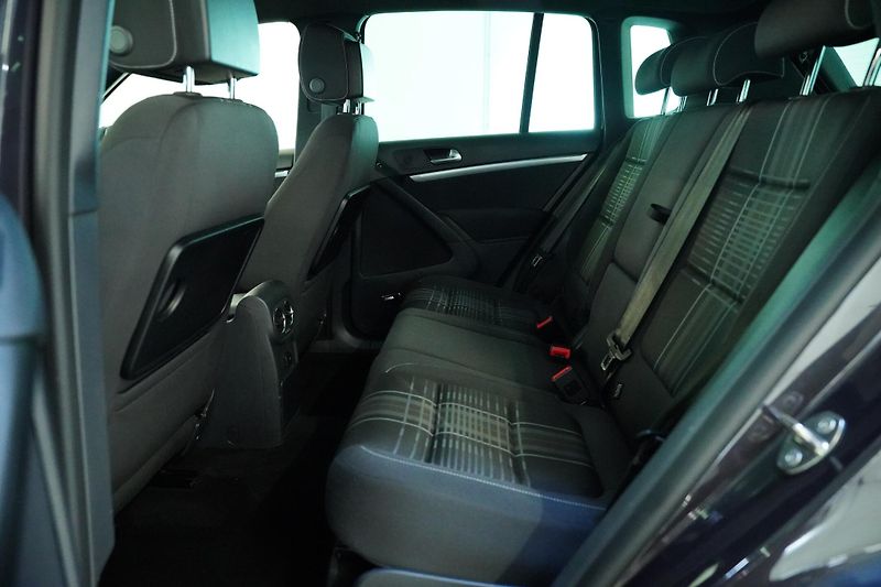 Volkswagen Tiguan - fotka 26 z 27
