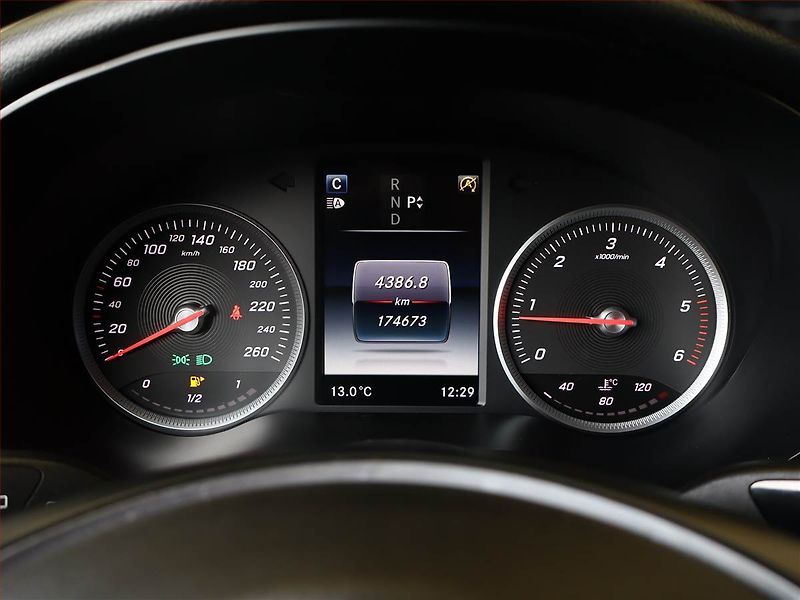 Mercedes-Benz GLC (2016) 220 d 4MATIC, 4X4 - fotka 9 z 22