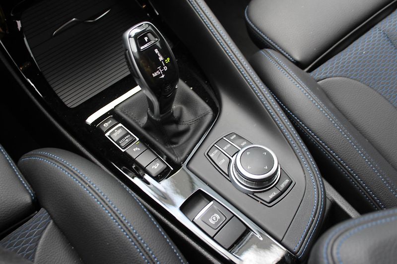 BMW X1 xDrive18d, Mpaket - fotka 16 z 22