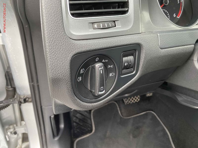 Volkswagen Golf (2015) 1.6 TDi, Lounge, DSG, +kola - fotka 15 z 18