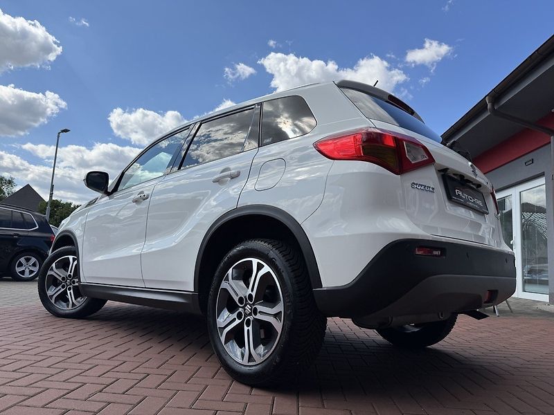 Suzuki Vitara (2016) 1.6i VVT Comfort Plus LED Navi - fotka 49 z 50