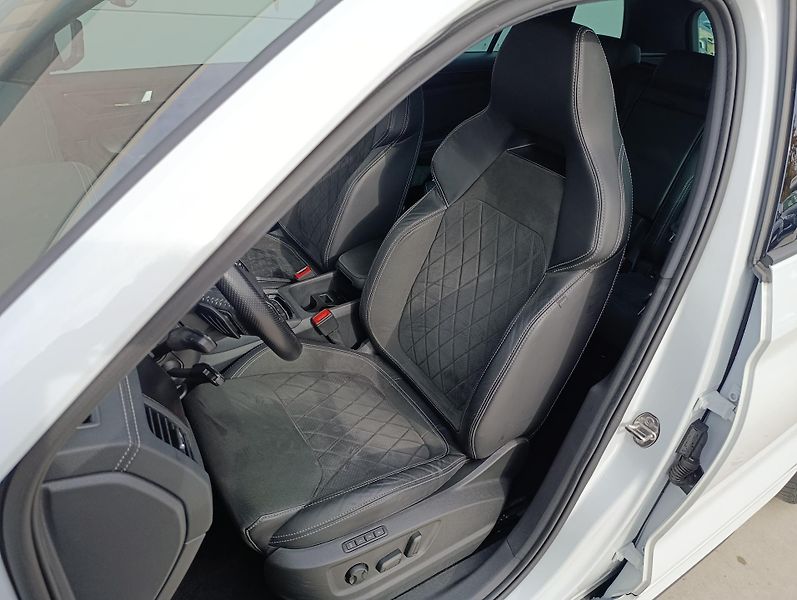 Škoda Kodiaq 2.0TDI 4X4 SPORTLINE 1.MAJ ČR  - fotka 13 z 34