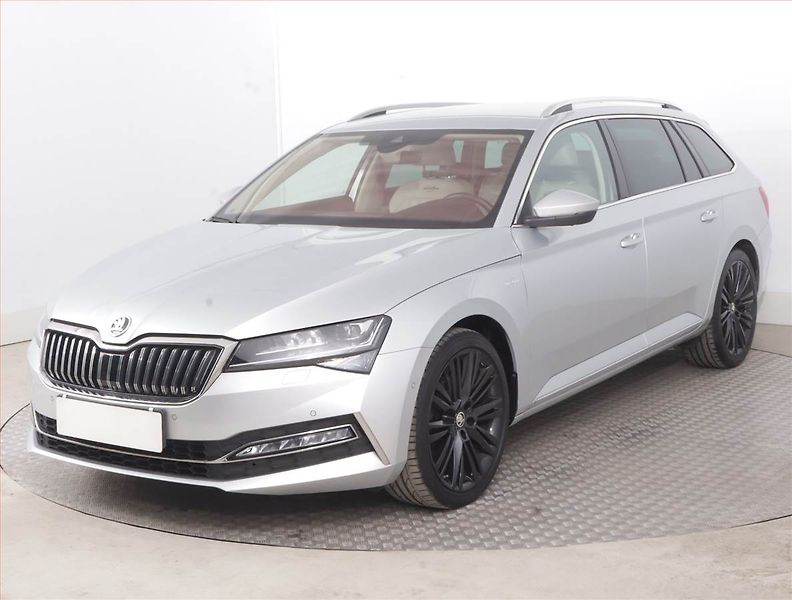 Škoda Superb (2023) Laurin&Klement 2.0 TDI - fotka 2 z 17