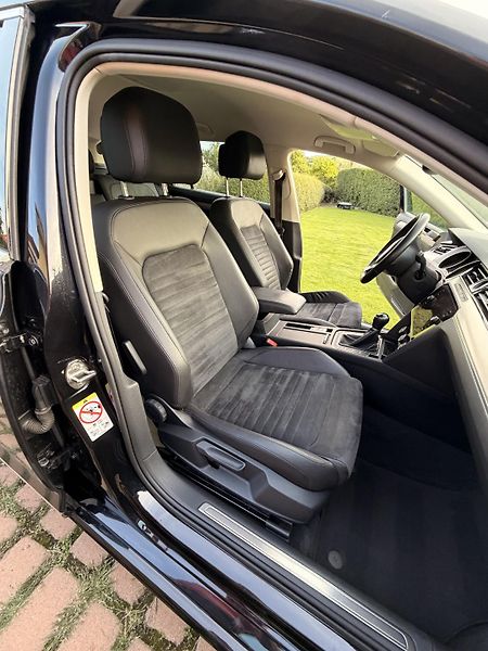 Volkswagen Passat Variant (2018) 2.0TDI,110kW,R-Line,TZ,2.maj. - fotka 12 z 18