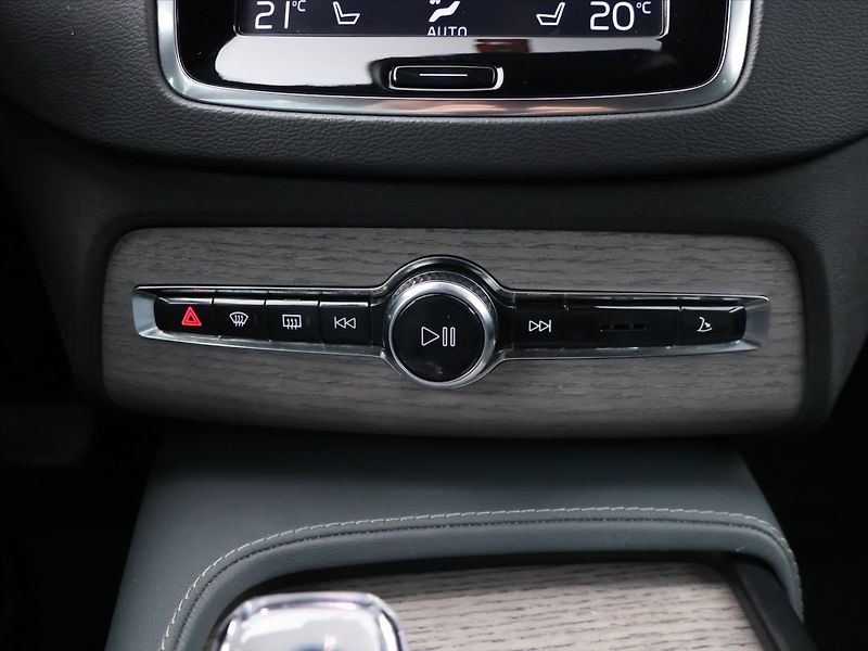 Volvo XC90 2,0 B5 173kW Inscription CZ DP - fotka 20 z 31
