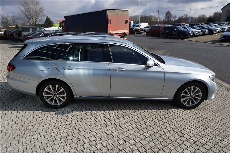 Mercedes-Benz Třídy E 2,0 E 220d 4M kombi - fotka 4 z 16