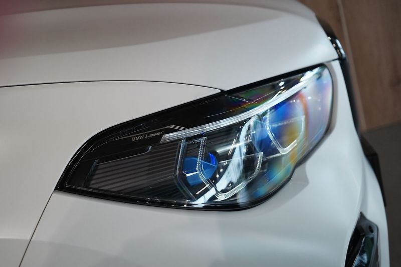 BMW X5 40d xDrive, Nezávislé, Vzduch - fotka 8 z 50