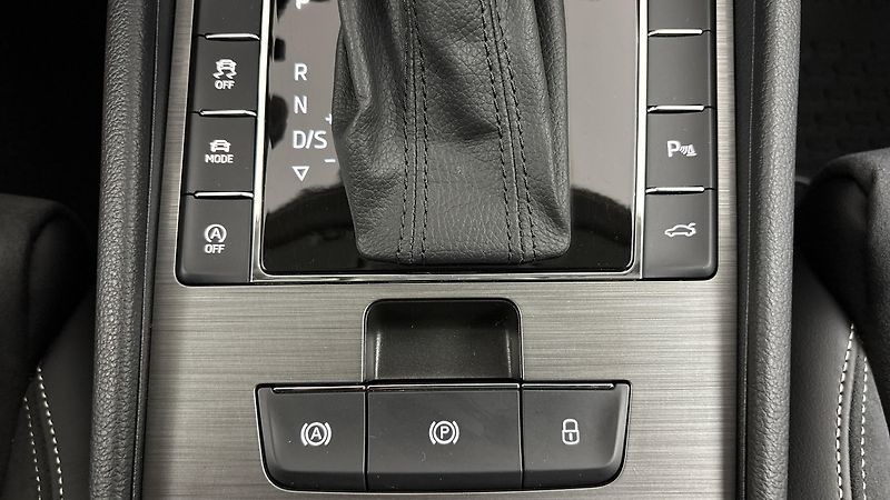 Škoda Superb 2.0 TSI DSG Style - fotka 25 z 31