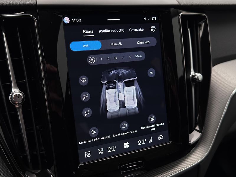 Volvo XC60 B5 AWD PLUS DARK CZ  - fotka 35 z 50
