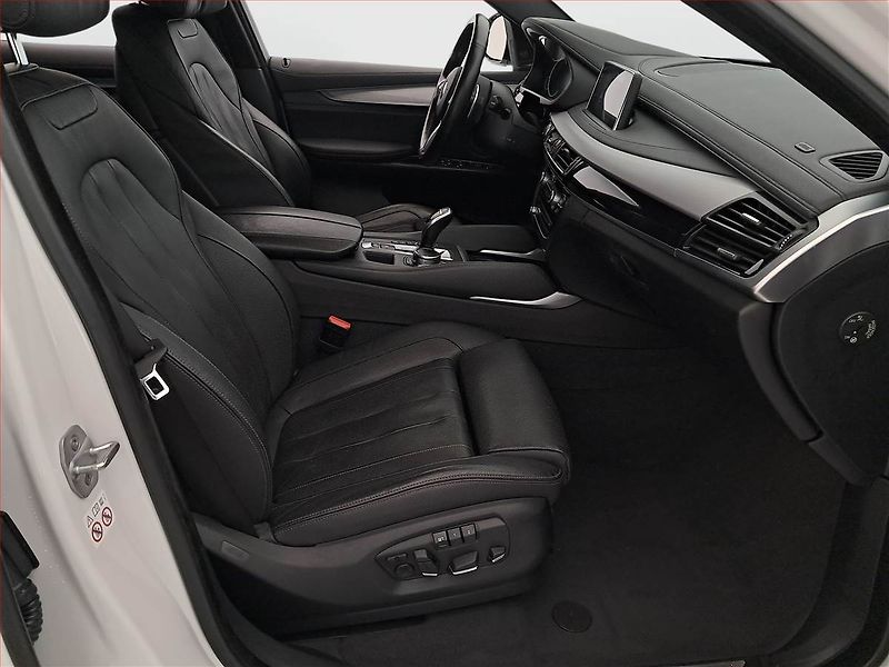 BMW X6 (2018) xDrive30d - fotka 9 z 24