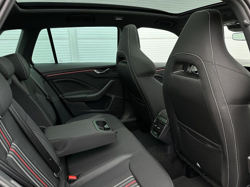 Škoda Kamiq 1.5TSi DSG Monte Carlo 150PS M - fotka 42 z 46