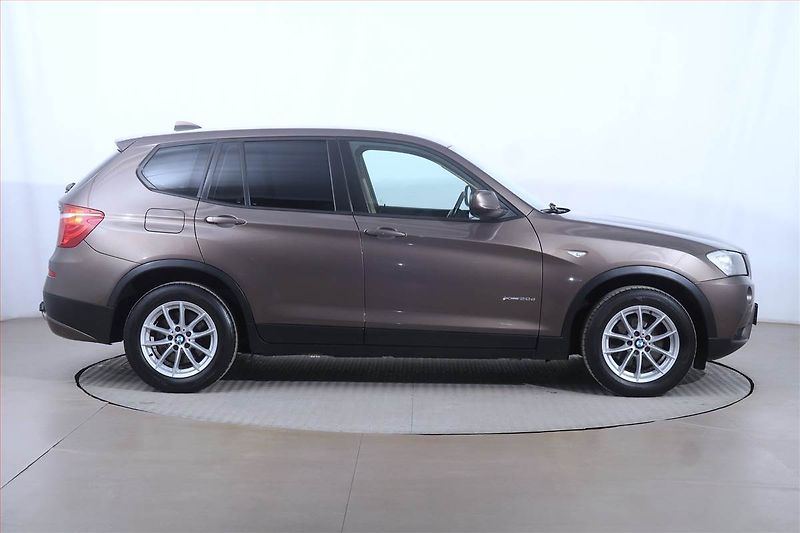 BMW X3 (2011) xDrive20d, 4X4, Automat, Navi - fotka 6 z 21