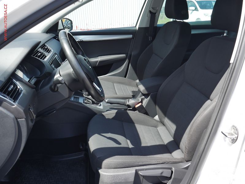 Škoda Octavia (2015) 2.0TDi, ČR, DSG, výhřev sed. - fotka 9 z 22