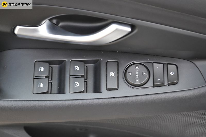 Hyundai i30 WG 1,5I MT SMART FL NAVI - fotka 35 z 45