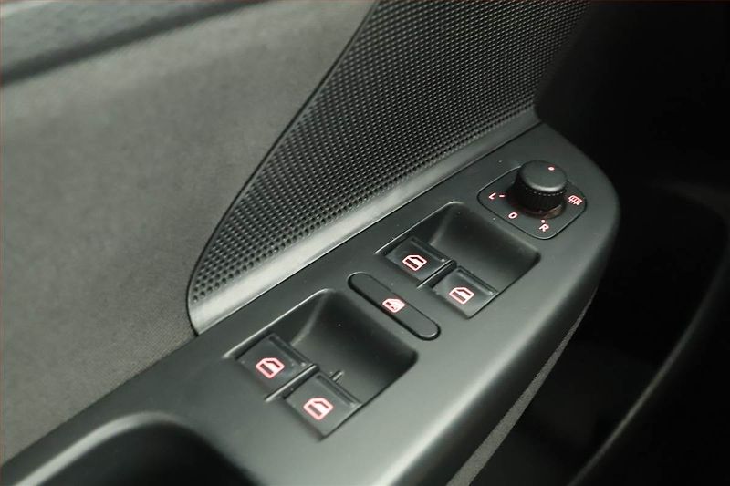 Volkswagen Golf (2010) 1.4 TSI, Tempomat - fotka 10 z 12