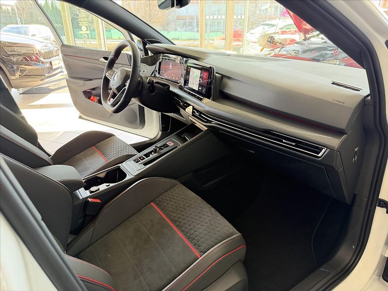 Volkswagen Golf 2,0   GTI EDICE 45 300 PS Akra - fotka 24 z 31