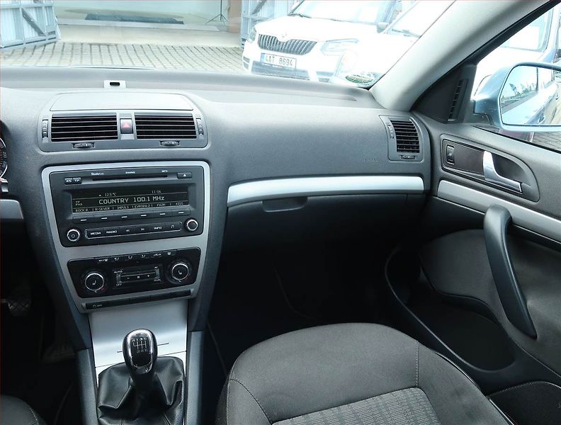 Škoda Octavia (2011) 1.8 TSI, Serv.kniha, Tempomat - fotka 8 z 15