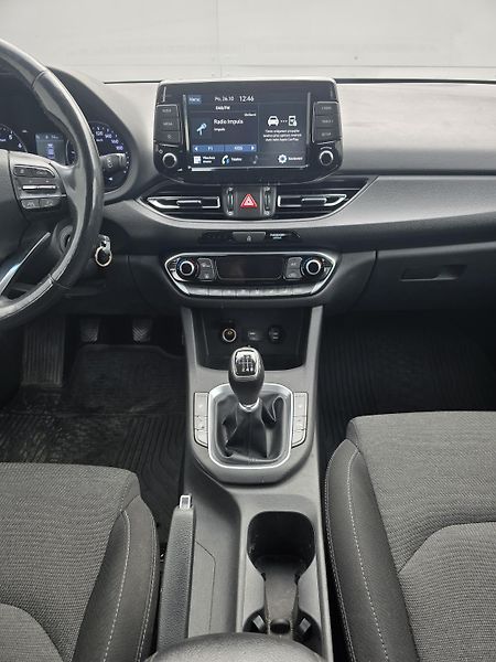 Hyundai i30 Family Smart 1,5 T-GDI Mild - fotka 6 z 7