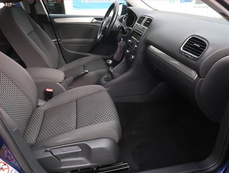 Volkswagen Golf (2010) 1.6 TDI, Serv.kniha, Tempomat - fotka 9 z 16