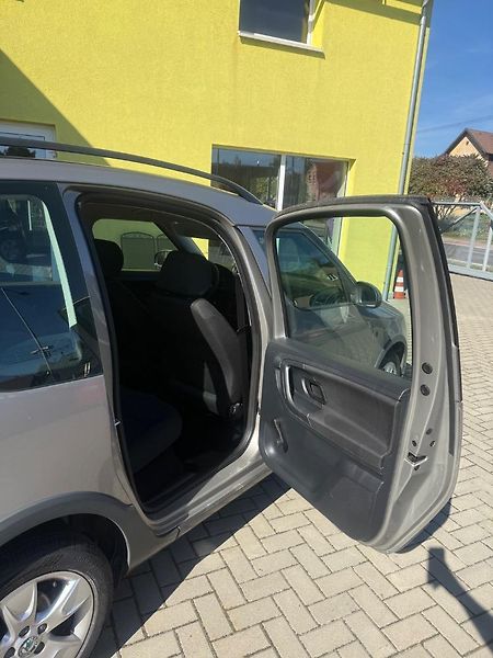 Škoda Roomster (2011) SCOUT 1,2 TSi SERVISKA - fotka 12 z 33