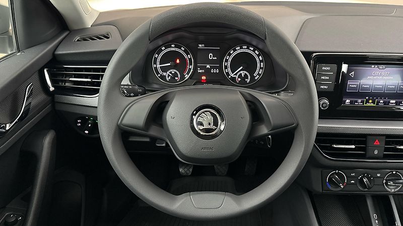 Škoda Scala 1.0 TSI Ambition - fotka 9 z 23