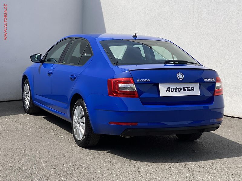 Škoda Octavia (2019) 1.5 TSi, ČR, Active, park. - fotka 6 z 17