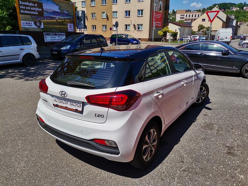 Hyundai i20 (2019) 1.2i 62kw AC Winter PDC - fotka 23 z 25