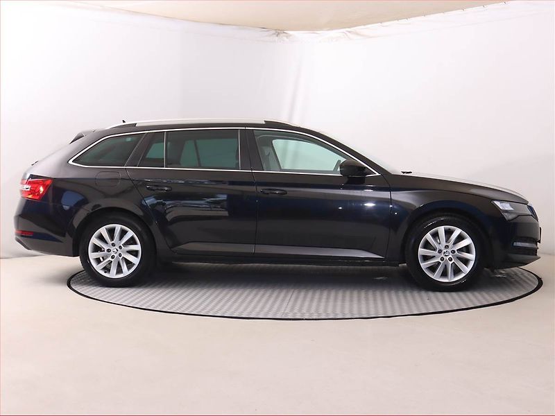 Škoda Superb (2023) Style 1.5 TSI - fotka 6 z 24