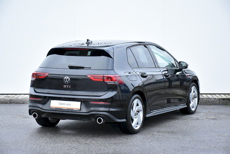 Volkswagen Golf (2022) GTI 2.0 TSI 180kW - fotka 9 z 33