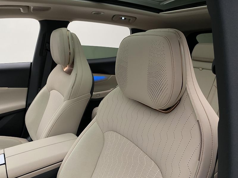 Lynk & Co 08 (2025) MORE PHEV - fotka 84 z 87