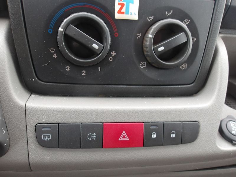 Peugeot Boxer 2,2JTD 1.MAJ.! NAJ.122000km !! - fotka 27 z 31