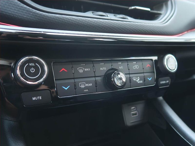 Jeep Compass (2023) 1.3 T-GDI - fotka 16 z 16