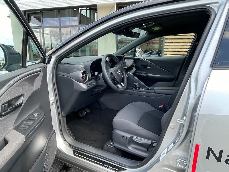 Toyota C-HR 1.8 Hybrid AT Style Bi-Tone - fotka 12 z 24