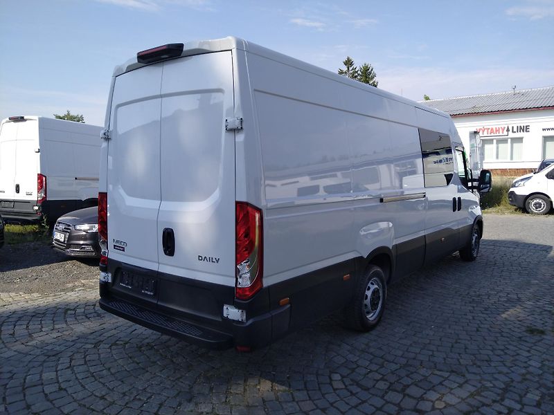 Iveco Daily 35S180 3,0L automat 6 míst - fotka 3 z 11