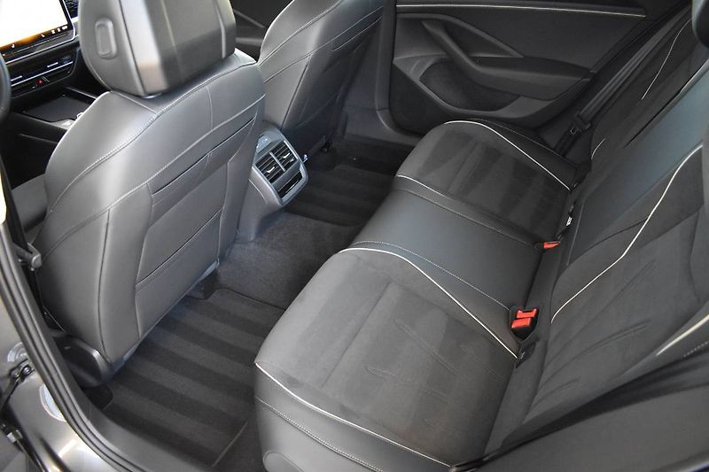 Volkswagen Passat Variant (2025) Elegance 2.0TDI 110kW DSG,tažn - fotka 12 z 25