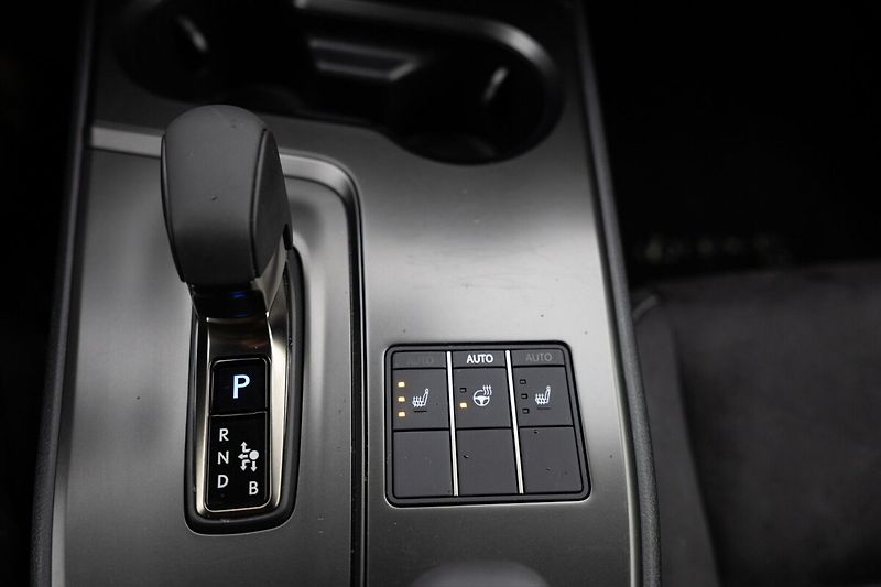 Lexus UX 300h 300H 2,0 HEV BUSINESS TECH - fotka 22 z 30