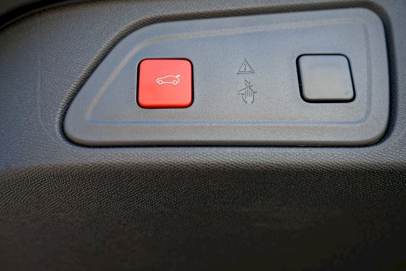 Citroën C5 Aircross (2025) MAX Hybrid 136 ë-DCS6 - fotka 27 z 27