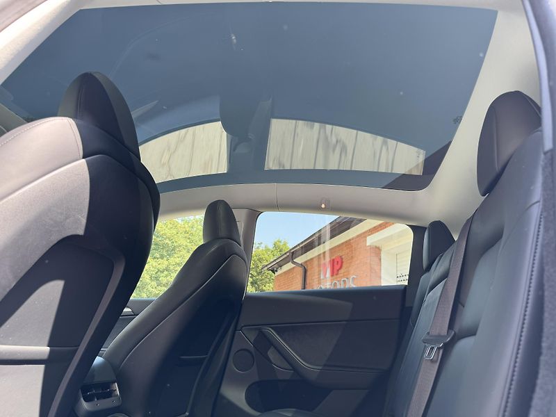Tesla Model Y LONG RANGE 378KW-4x4-PANO-75KW - fotka 31 z 36
