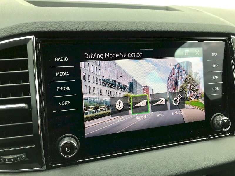 Škoda Karoq (2025) Top Selec 110/1.5 A7F - fotka 28 z 28